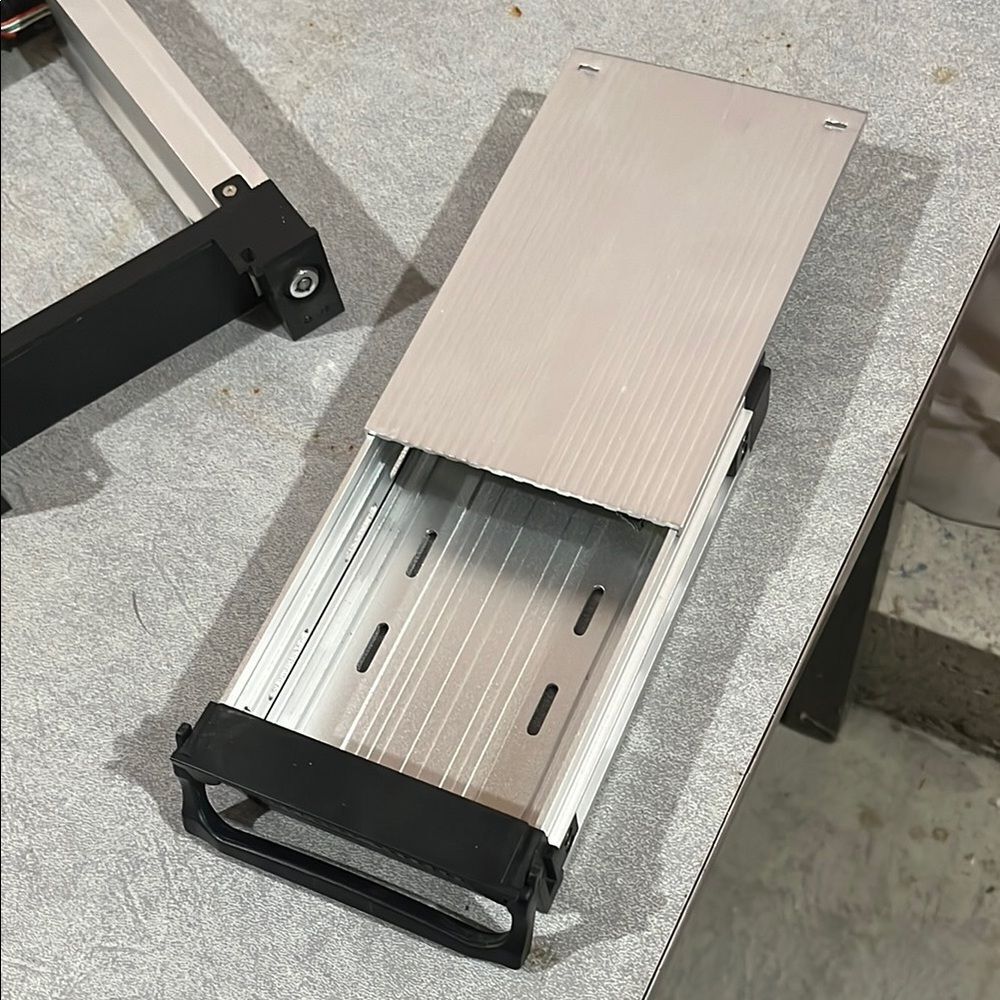 Silver Computer Drive Bay Enclosure with key - Picture 2 of 4